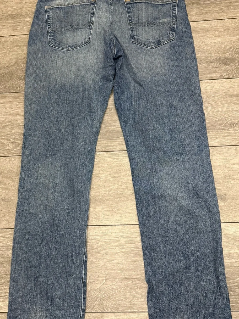 Lucky Brand distressed men’s